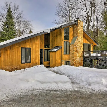 Jamaica Vacation Home With Deck 8 Mi To Skiing!